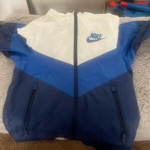 Nike wind breaker size youth small